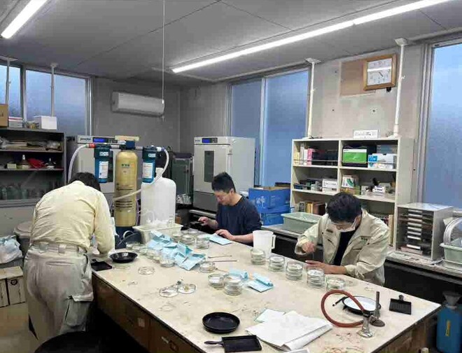 22_生産物審査の様子（井上）.jpg