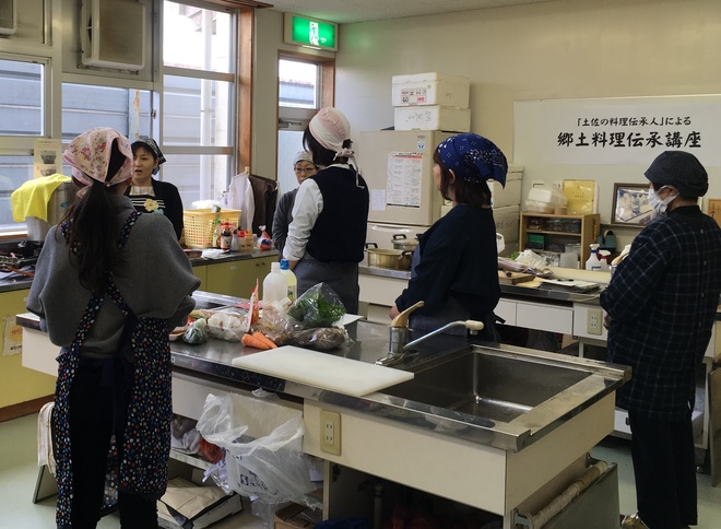 1　高知県地域農業推進課から土佐の料理伝承人の郷土料理伝承講座の説明.JPG