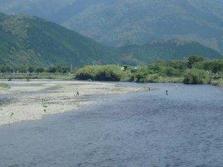 アユ漁で賑わう野根川