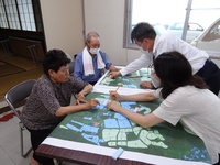地域計画座談会で話し合いを支援する普及指導員