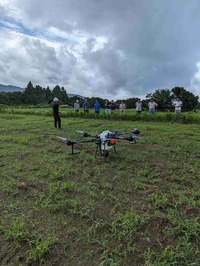 説明をする普及指導員