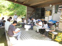 日射比例かん水制御実証の経過報告を熱心に検討する部会員